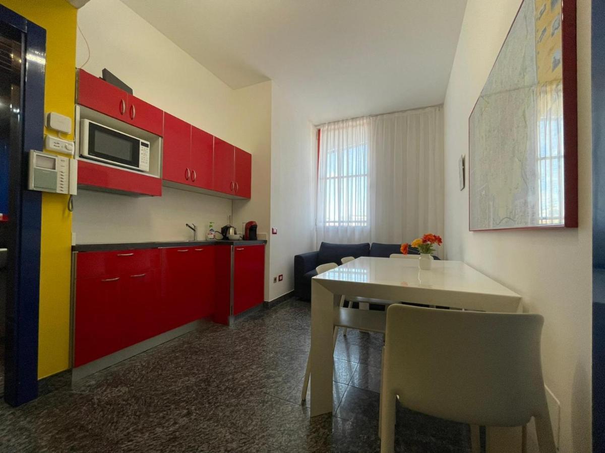 Camperio & Colorful In Cordusio Apartment